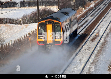 Neige de l'hiver, 158812 East Midlands Trains, High Speed Train Diesel, East Coast Main Line Railway, España Banque D'Images