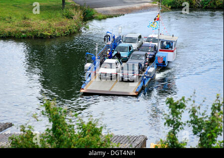 Vue de la chanta Wipfeld ferry principal avec des voitures, rivière principale, Wipfeld, Bavière Basse-franconie Banque D'Images