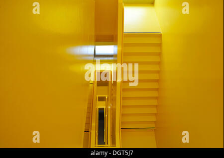 Escalier moderne, Neue Bibliothek bibliothèque, Gewerbemuseumsplatz 4, Nuremberg, Middle Franconia, Bavaria, Germany Banque D'Images