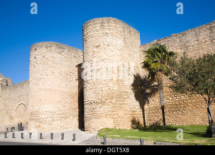 Puerta de Almocabar fortifications murs historiques, Ronda, province de Malaga, Espagne Banque D'Images