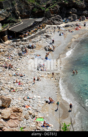 Plage, playa dans la baie de Cala de Deia, Mallorca, Majorque, Îles Baléares, Mer Méditerranée, Espagne, Europe Banque D'Images