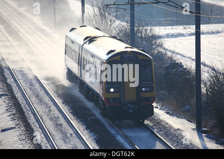 Neige de l'hiver, 158812 East Midlands Trains, High Speed Train Diesel, East Coast Main Line Railway, España Banque D'Images