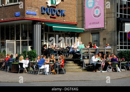 Dudok, pub cafe restaurant avec une terrasse sur Meent street, corner, Westewagenstraat South-Holland Rotterdam, Zuid-Holland, Banque D'Images