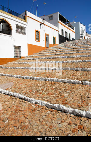 Maisons avec des étapes dans le centre-ville d'Ayamonte, Costa de la Luz, région de Huelva, Andalousie, Espagne, Europe Banque D'Images