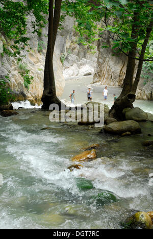 Saklikent Canyon nature park, Esen Cay, gorge de whitewater rock canyon dans l'Ak daglar Akdagi, Montagnes Banque D'Images