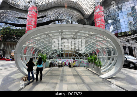 Entrée de la gare de MRT en face de l'Ion Orchard shopping centre, Orchard Road, l'architecture moderne, Central Area Banque D'Images