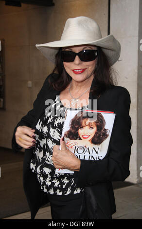 Joan Collins vu à la BBC à Londres. Crédit : Simon Matthews/Alamy Live News Banque D'Images