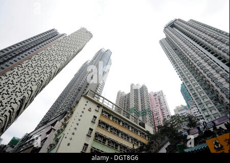 Les tours d'habitation, les immeubles de grande hauteur dans le quartier Sheung Wan, Hong Kong Island, Hong Kong, Chine, Asie Banque D'Images