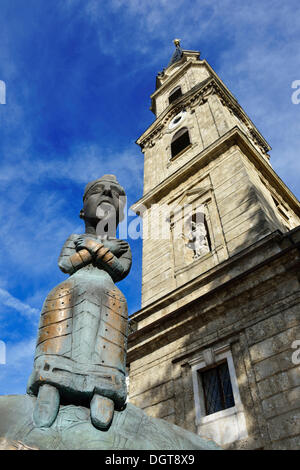 Sculpture en bronze de Tassilo III, duc de Bavière, Collégiale de Mattsee, Lake District de Salzbourg, Salzbourg, Autriche Banque D'Images