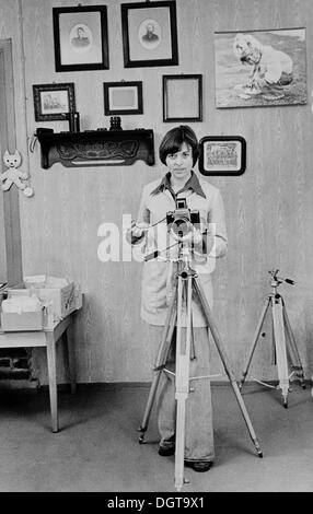 Photographe dans son studio, l'Allemagne de l'Est, République démocratique allemande, RDA, 1980 Banque D'Images