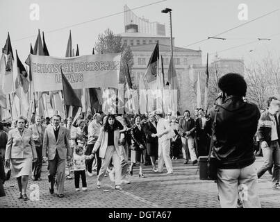 Démonstration de la Fête du travail, 1er mai, vers 1976, Leipzig, Saxe, RDA, l'Allemagne, l'Europe Banque D'Images