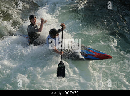 Kayak en eau vive Banque D'Images