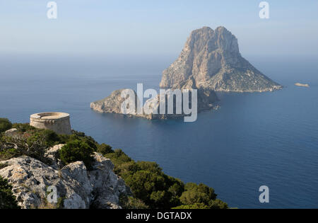 Mirador del Savinar avec les îles de es Vedranell et Es Vedra, Ibiza, Pityuses, Iles Baléares, Espagne, Europe Banque D'Images