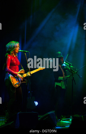 Viv Albertine en concert au Queen Elizabeth Hall, le Purcell Room. Banque D'Images