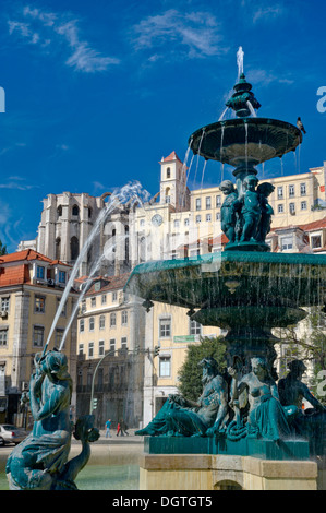 Portugal, Lisbonne, fontaine baroque sur la place Rossio Banque D'Images