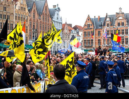 Bruges, Belgique. 25 octobre, 2013. Amosphere au cours de la visite du Roi des Belges et la Reine à Bruges, Belgique, 25 octobre 2013. Photo : Albert Nieboer //dpa/Alamy Live News Banque D'Images