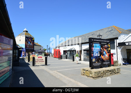 Les boutiques touristiques à Land's End, Cornwall, Péninsule de Penwith, Angleterre, Royaume-Uni Banque D'Images