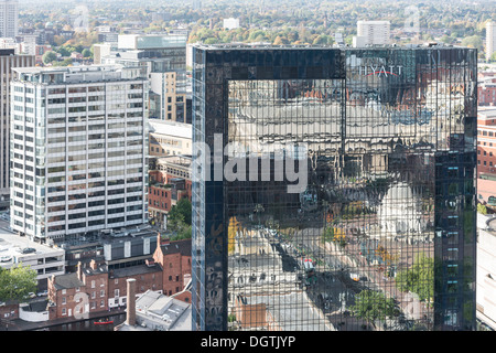Vue sur rue large montrant Hyatt Hotel et d'autres bâtiments, Birmingham, Angleterre. Banque D'Images