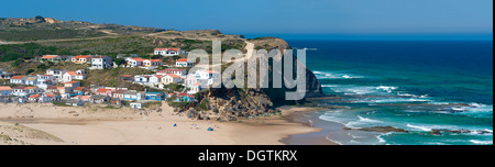 Le Portugal, l'Algarve, le village de pêche de la côte ouest du Monte Clerigo, le Sudoeste Alentejano e Costa Vicentina Banque D'Images