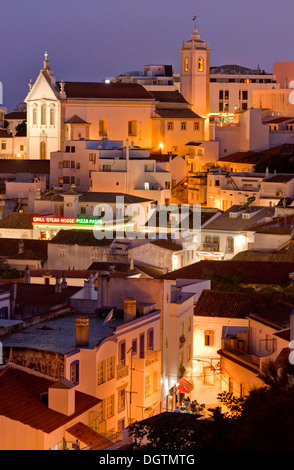 Le Portugal, l'Algarve, Albufeira au crépuscule Banque D'Images