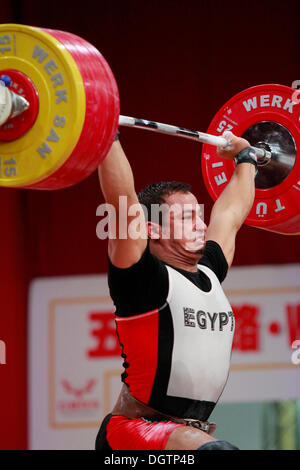 Wroclaw, Pologne. 25 octobre, 2013. Yahia Fouad Tarek (EGY) pendant 85 KG hommes un groupe au final aux Championnats du monde d'Haltérophilie IWF 2013 à Wroclaw, en Pologne, le vendredi 25 octobre, 2013. Credit : Piotr Zajac/Alamy Live News Banque D'Images