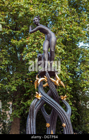 Diana de la cime des arbres, une sculpture d'EJ Clack, Green Park, Londres Banque D'Images