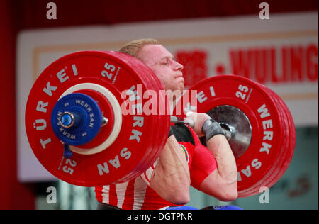 Wroclaw, Pologne. 25 octobre, 2013. Andrei Rybakou (BLR) pendant 85 KG hommes un groupe au final aux Championnats du monde d'Haltérophilie IWF 2013 à Wroclaw, en Pologne, le vendredi 25 octobre, 2013. Credit : Piotr Zajac/Alamy Live News Banque D'Images