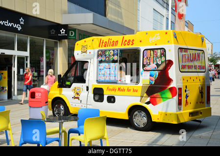 Des glaces italiennes van dans Broad Street, nouveau centre commercial de Vancouver, King's Lynn, Norfolk, Angleterre, Royaume-Uni Banque D'Images