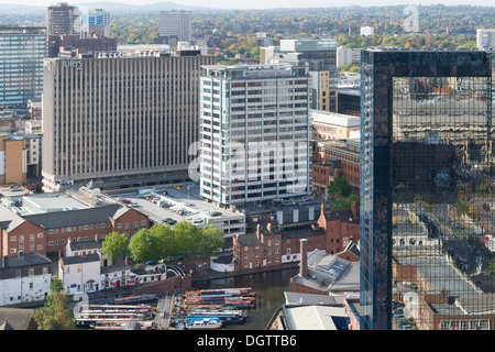 Vue sur rue large montrant Hyatt Hotel et d'autres bâtiments, Birmingham, Angleterre. Banque D'Images