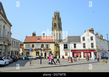 Place de marché montrant St Botolph (le moignon), Church Street, Boston, Lincolnshire, Angleterre, Royaume-Uni Banque D'Images