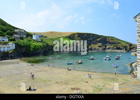 Vue sur le port, port Isaac, Cornwall, Angleterre, Royaume-Uni Banque D'Images