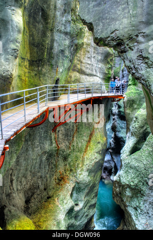 Le superbe emplacement étroit canyon Gorges du Fier à Lovagny en France, l'image traitée en HDR Banque D'Images