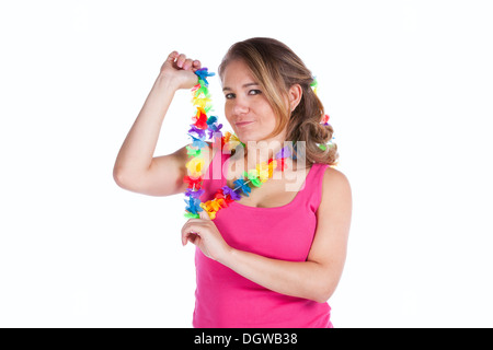 Heureux avec un danseur de hula Garland (isolé sur blanc) Banque D'Images