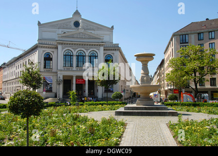 Théâtre Staatstheater sur Gaertnerplatz square, la fin de classicisme, jardin, parc, fontaine, Gaertnerplatzviertel trimestre Banque D'Images