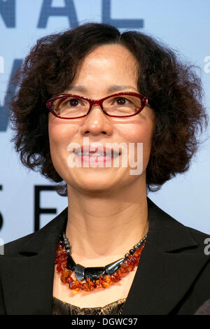 Tokyo, Japon. 25 octobre, 2013. Ying Ning le directeur du film 'pour vivre et mourir pose pour les caméras lors de la cérémonie de clôture du 26e Festival International du Film de Tokyo à Roppongi Hills, Tokyo, Japon, le 25 octobre 2013. © Aflo Co.,Ltd/Alamy Live News Banque D'Images