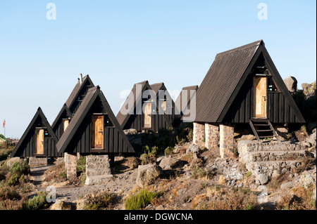 Trekking, cabanes en bois de style scandinave, Horombo Huts, Marangu Route, Mt. Kilimandjaro, Tanzanie, Afrique orientale, Afrique du Sud Banque D'Images