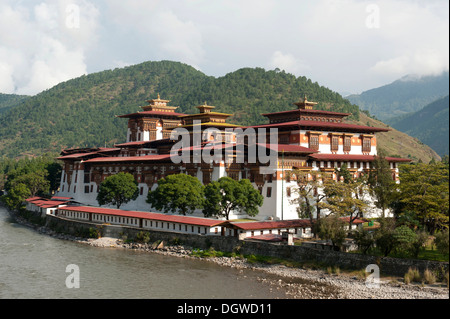 Le bouddhisme tibétain, fortess-monastère par la rivière, Dzong, Punakha, l'Himalaya, le Royaume du Bhoutan, l'Asie du Sud, Asie Banque D'Images