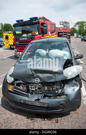 Accident de voiture l'extrémité avant du moteur feu RTC RTA Smash Banque D'Images