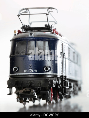 Chemin de fer modèle, série DB 118, de 1968, l'une des locomotives électriques les plus rapides au moment Banque D'Images