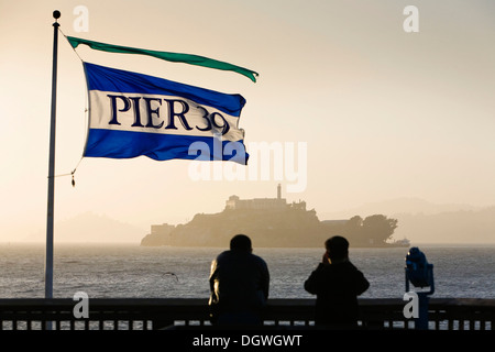 Avis de Pier 39, Fisherman's Wharf, à l'ancienne île-prison d'Alcatraz, San Francisco, Californie, États Unis, Amérique du Nord Banque D'Images