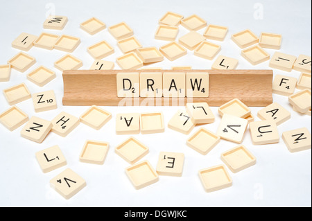 'Draw' écrit en carreaux de scrabble Banque D'Images