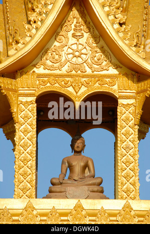 Le bouddhisme Theravada, figure de Bouddha, Pha That Luang, Vientiane, Laos, Asie du Sud, Asie Banque D'Images