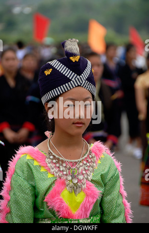 Festival, portrait, belle jeune femme de l'ethnie Hmong, les vêtements traditionnels, hat, Muang Xai, Udomxai province, Laos Banque D'Images