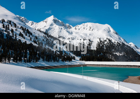 Réservoir d'Laengental en face de la montagne Karlspitze, Kühtai, Tyrol, Autriche Banque D'Images