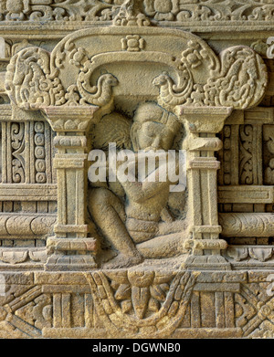 L'allégement de grès, joueur de flûte, un homme jouant de la flûte, mon fils style, 8ème siècle, le Musée Cham, Da nang, Vietnam, Zentralvietnam Banque D'Images