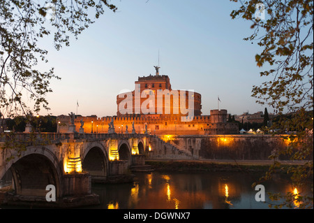 Ponte Sant'Angelo et le Castel Sant'Angelo, au crépuscule, Tibre, Tevere, Rome, Latium, Italie, Europe du Sud, Europe Banque D'Images