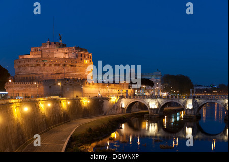 Ponte Sant'Angelo et le Castel Sant'Angelo, au crépuscule, Tibre, Tevere, Rome, Latium, Italie, Europe du Sud, Europe Banque D'Images