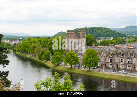 La Cathédrale St Andrew, sur les rives de la rivière Ness, Inverness, Highlands, Écosse, Royaume-Uni Banque D'Images