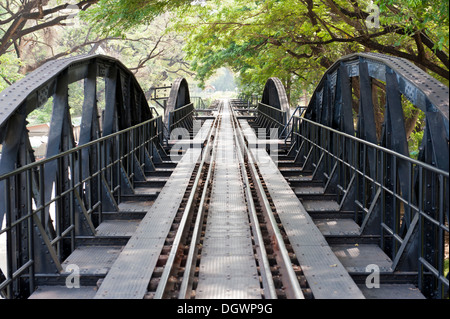 Pont sur la rivière Kwai Yai, Khwae, Kanchanaburi, Provinz Kanchanaburi, Thaïlande Banque D'Images