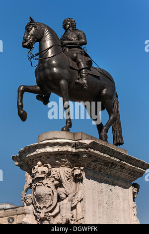 Le roi George IV statue équestre à Trafalgar Square, Londres, Angleterre, Royaume-Uni, Europe Banque D'Images